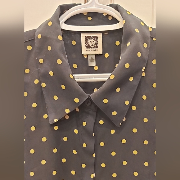 Ann Taylor sleeveless blouse - Picture 6 of 7